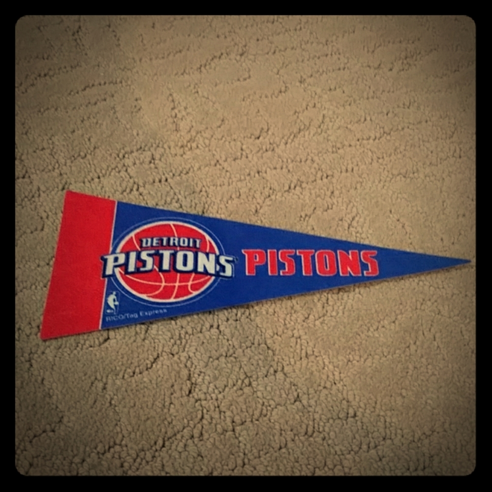Detroit Pistons NBA pennant 4" X 9"